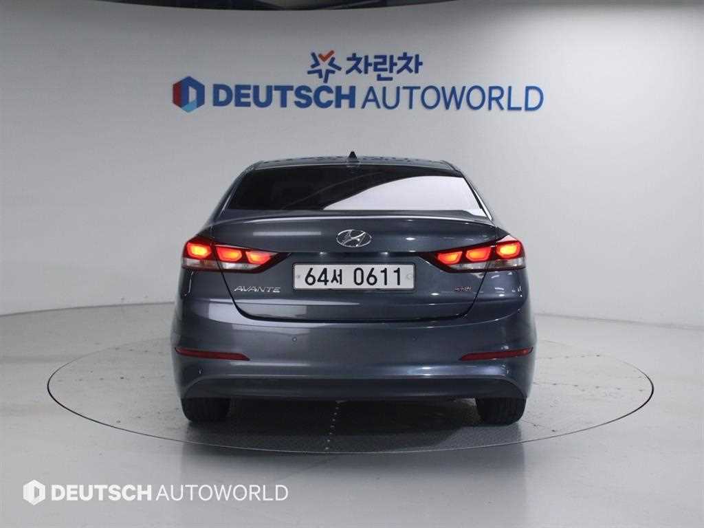 HYUNDAI Avante - Vista 4