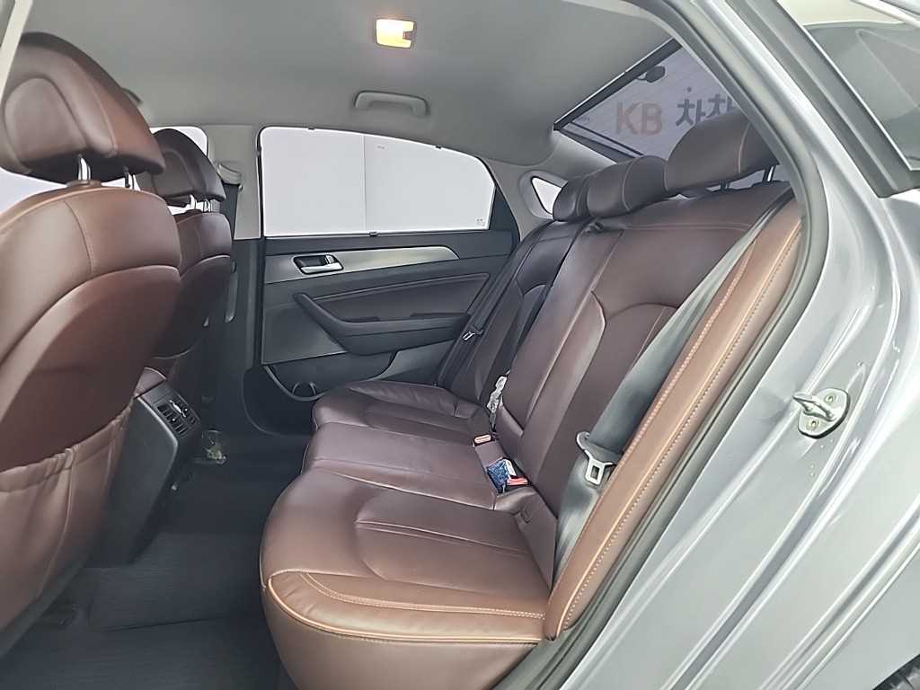 HYUNDAI Sonata - Vista 12