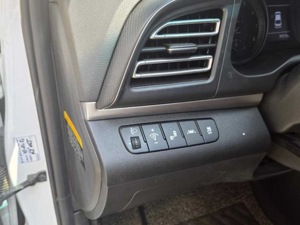 HYUNDAI Avante - Vista 8