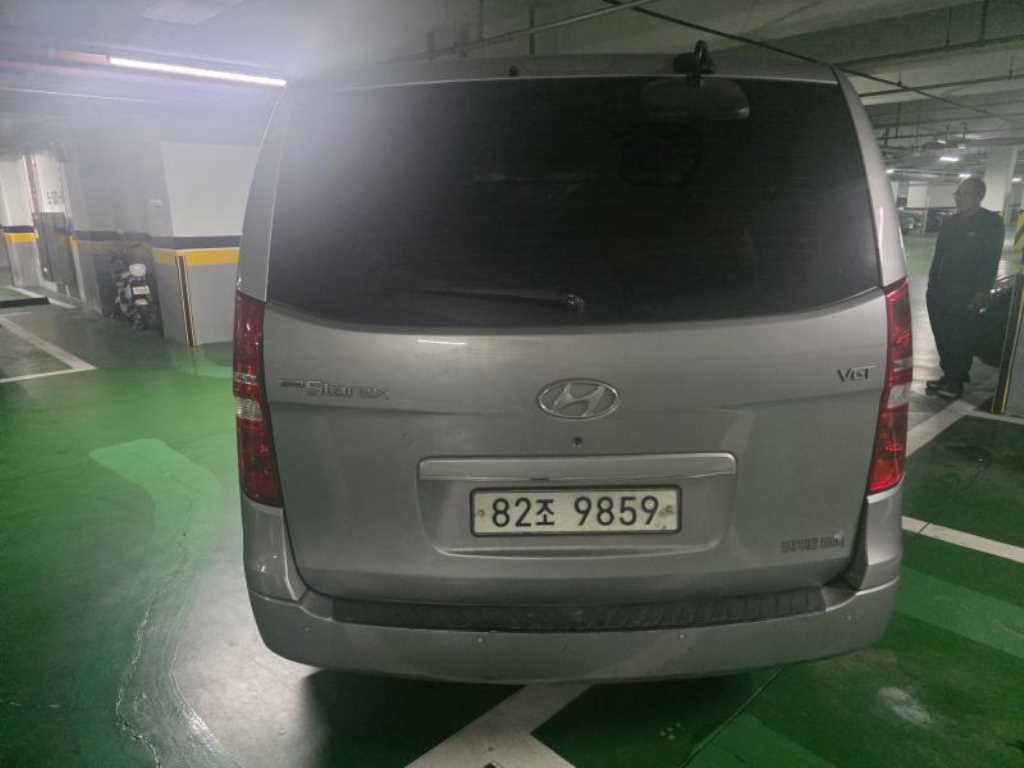 HYUNDAI Starex - Vista 3