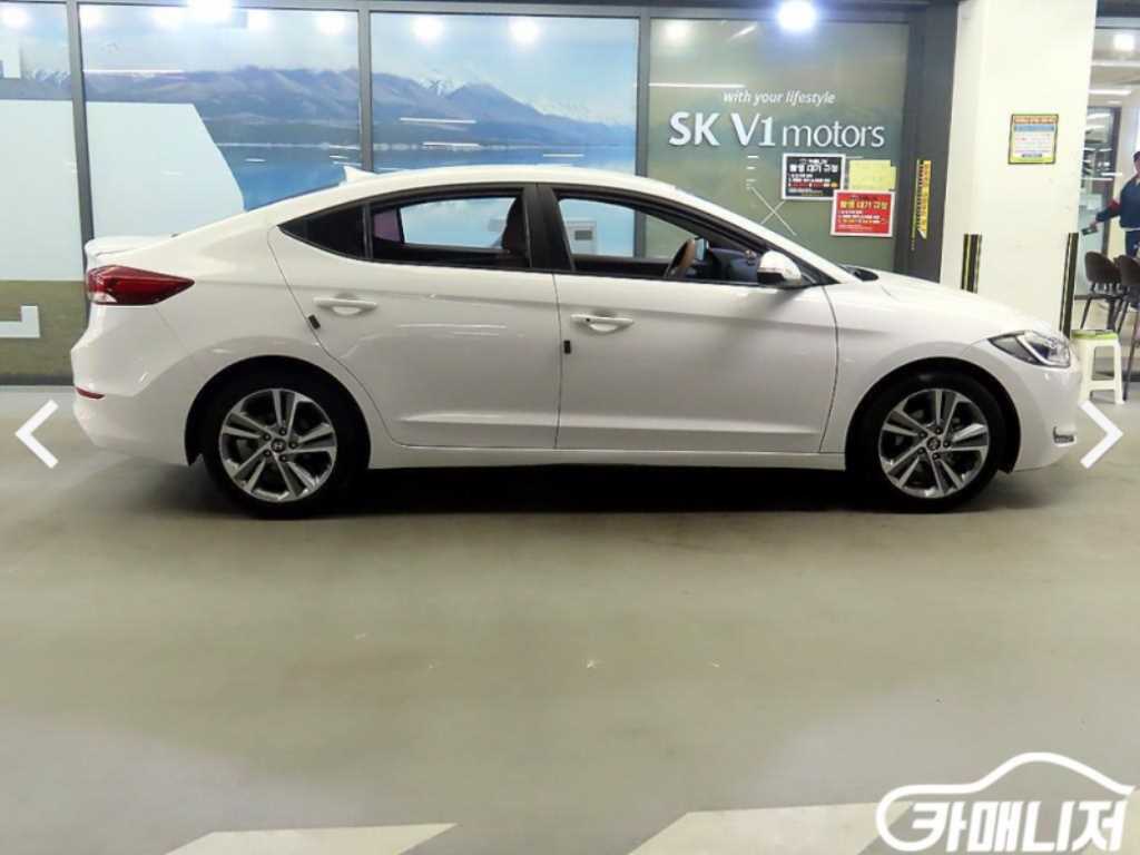 HYUNDAI Avante - Vista 3