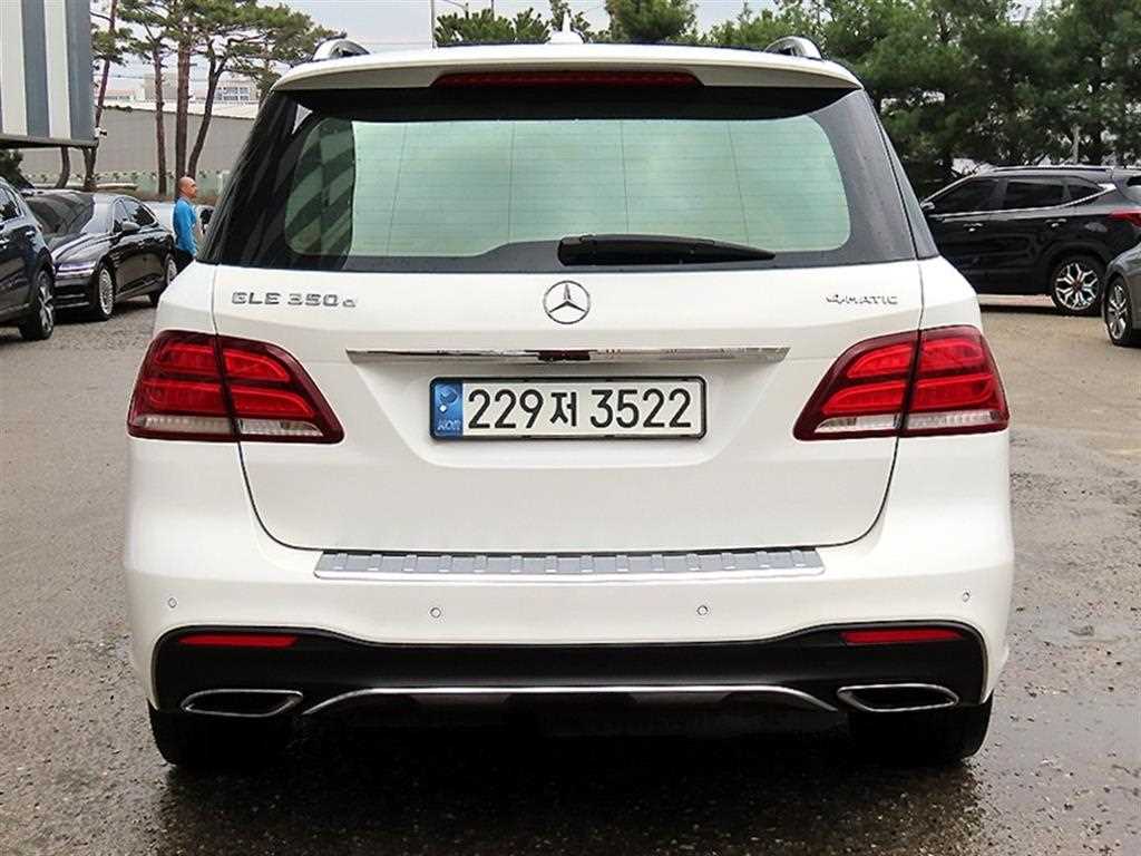 Mercedes Benz GLE Class - Vista 4