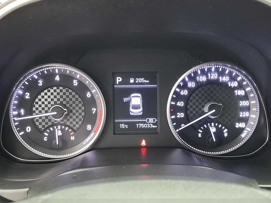 HYUNDAI Avante - Vista 6