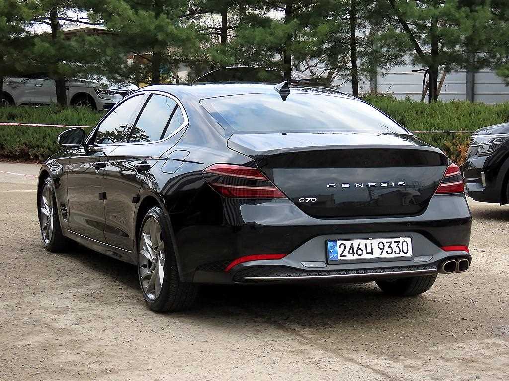 Genesis G70 - Vista 3