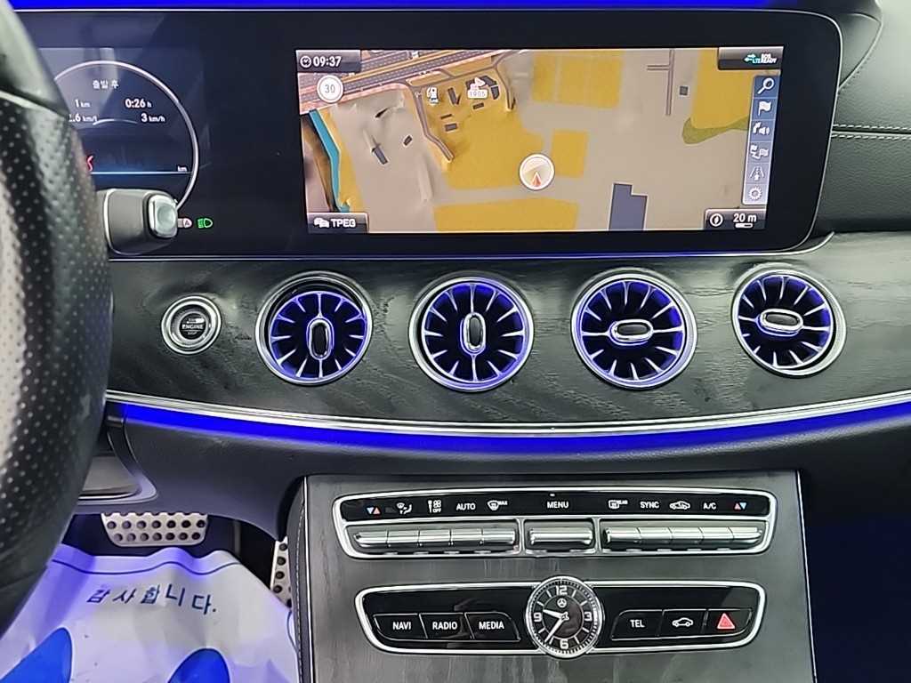 Mercedes Benz E class - Vista 10