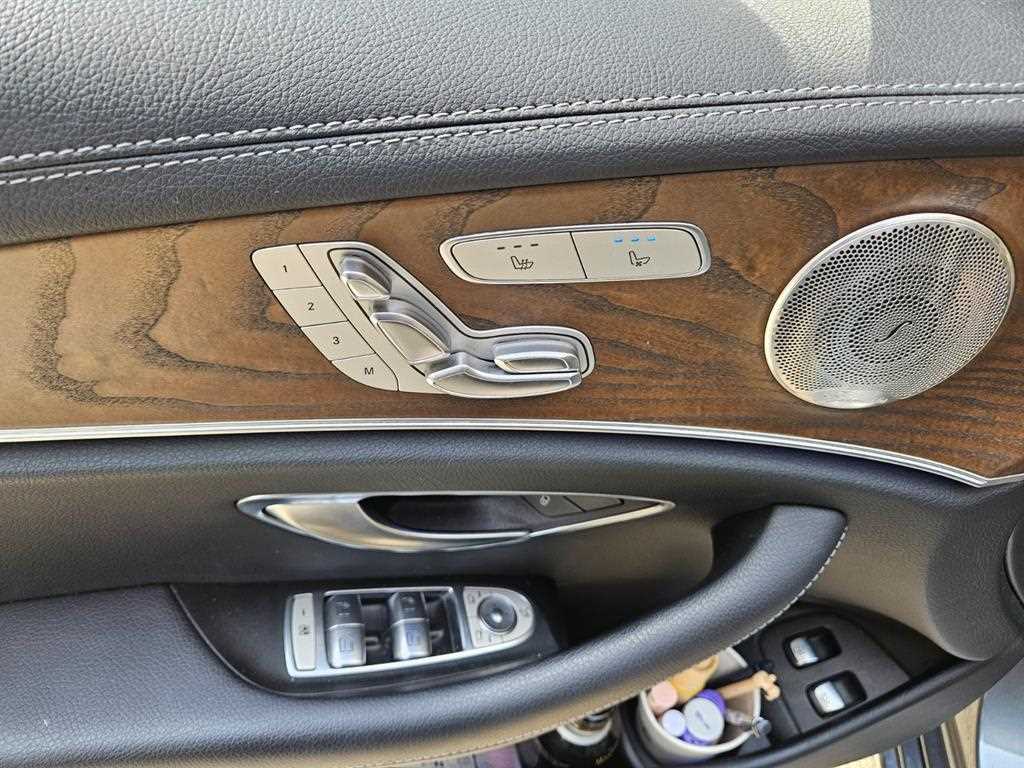 Mercedes Benz E class - Vista 9