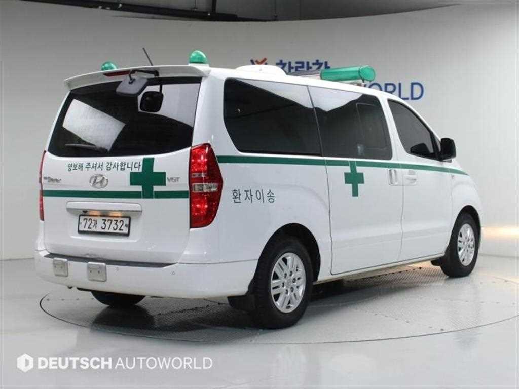 HYUNDAI Starex - Vista 2