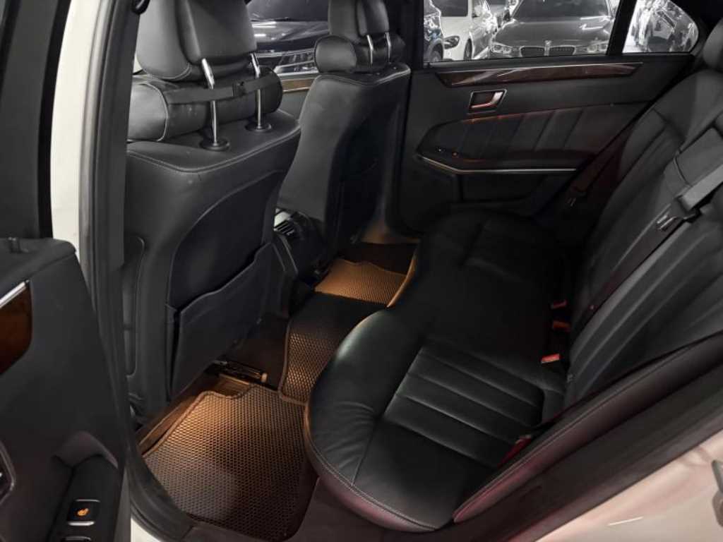 Mercedes Benz E class - Vista 5