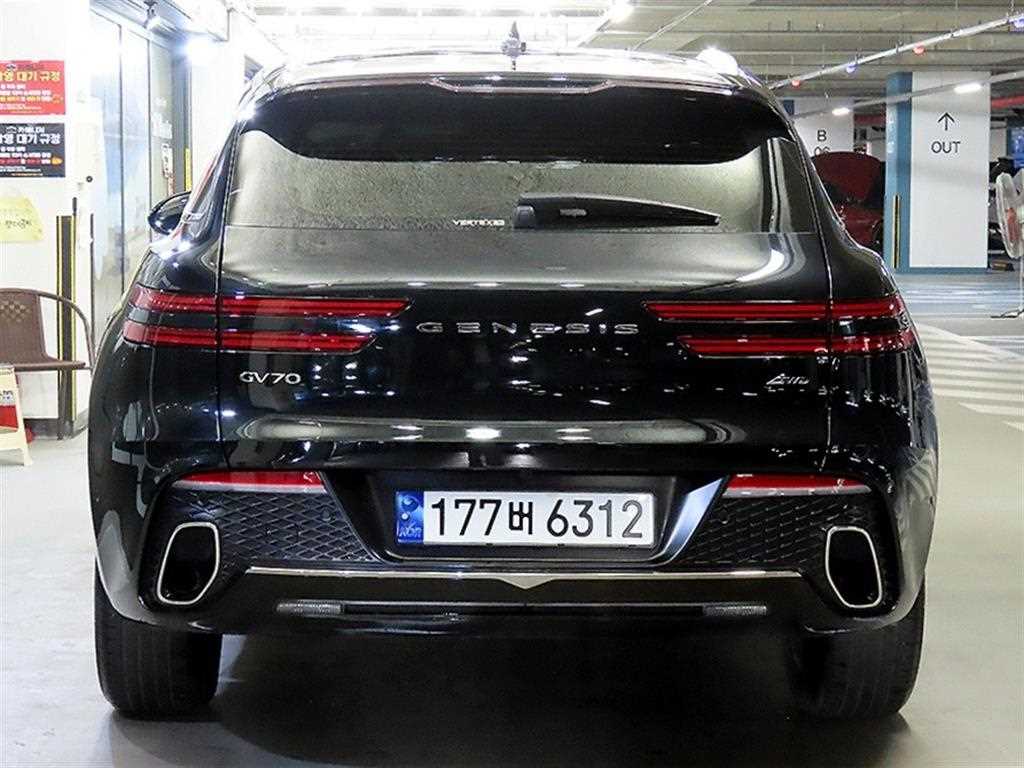 Genesis GV70 - Vista 5