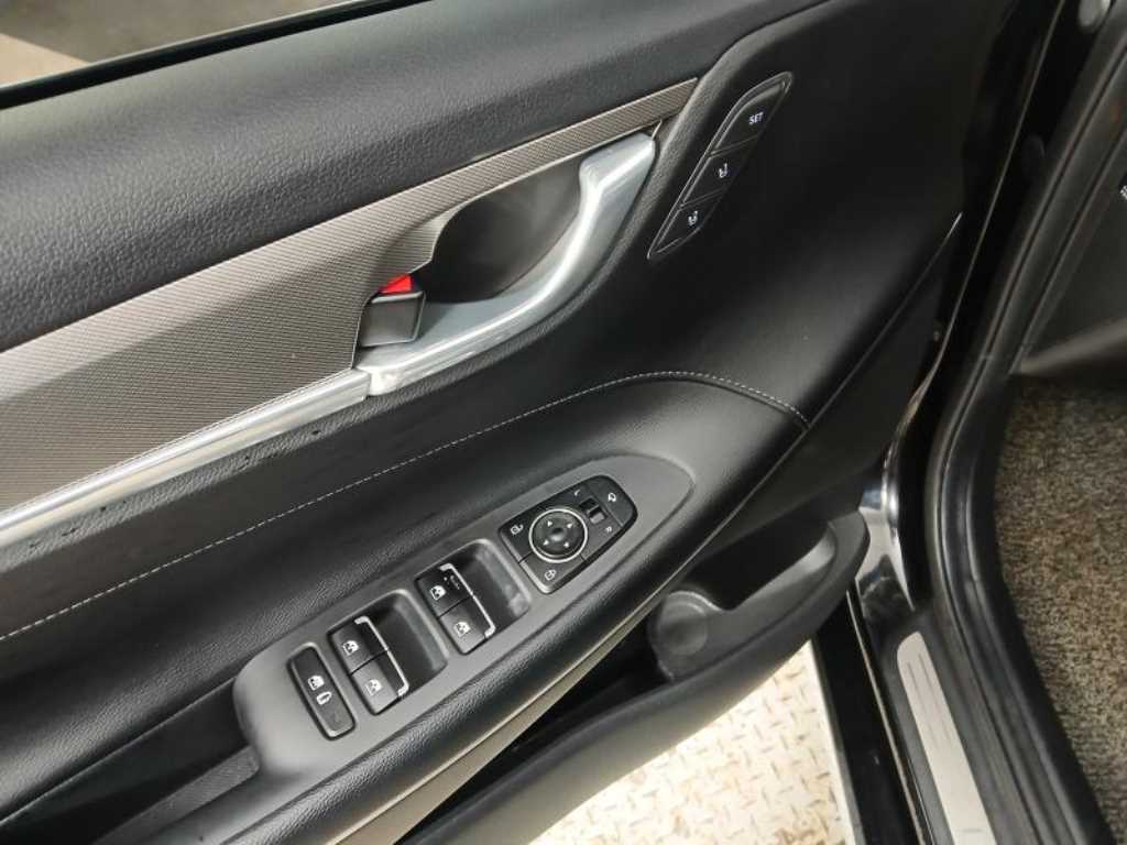 HYUNDAI Grandeur - Vista 11