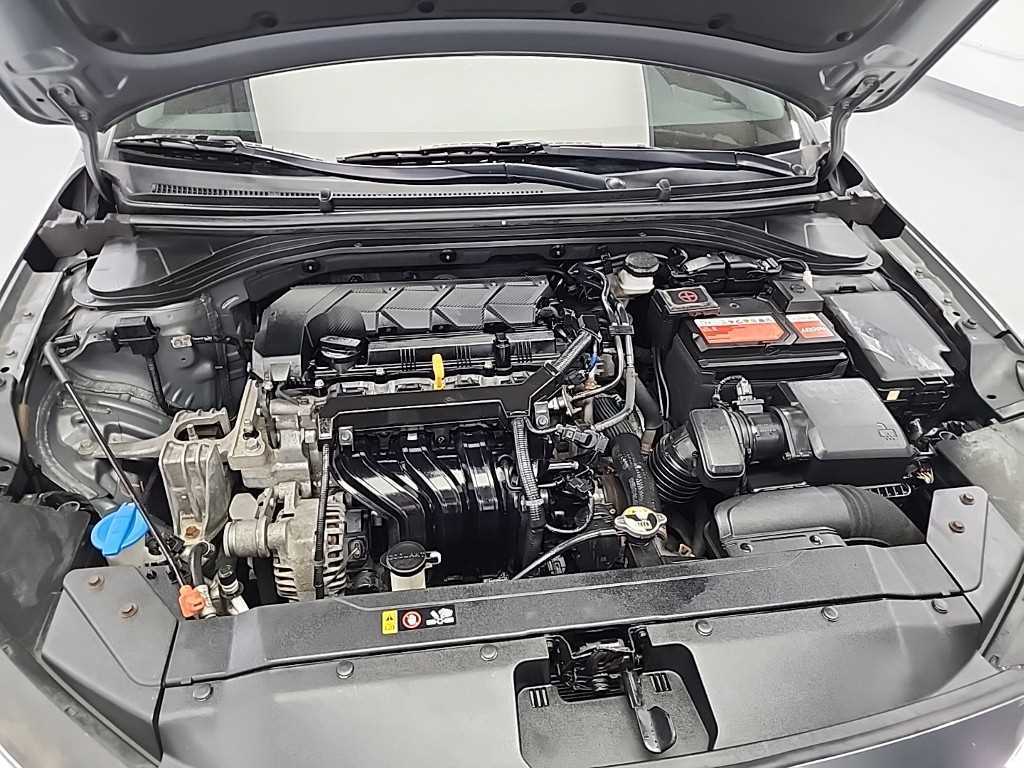 HYUNDAI Avante - Vista 5