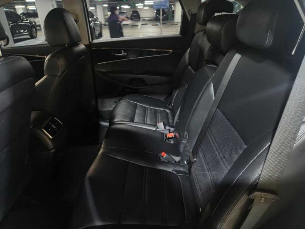 KIA Sorento - Vista 7
