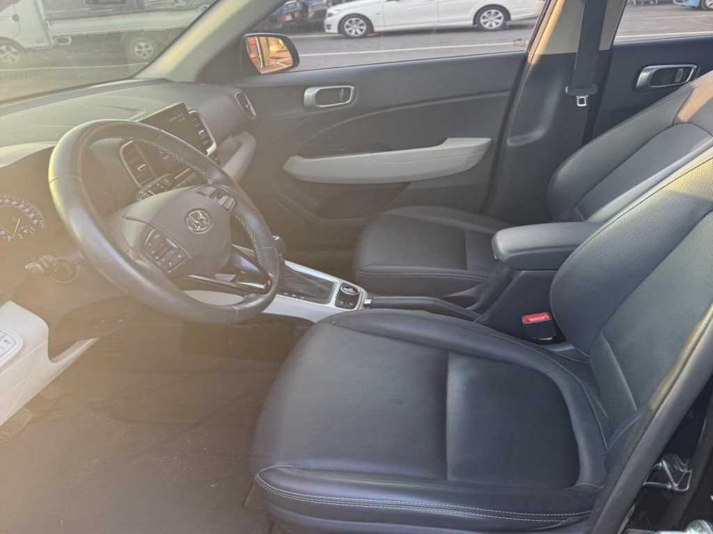 HYUNDAI Venue - Vista 5