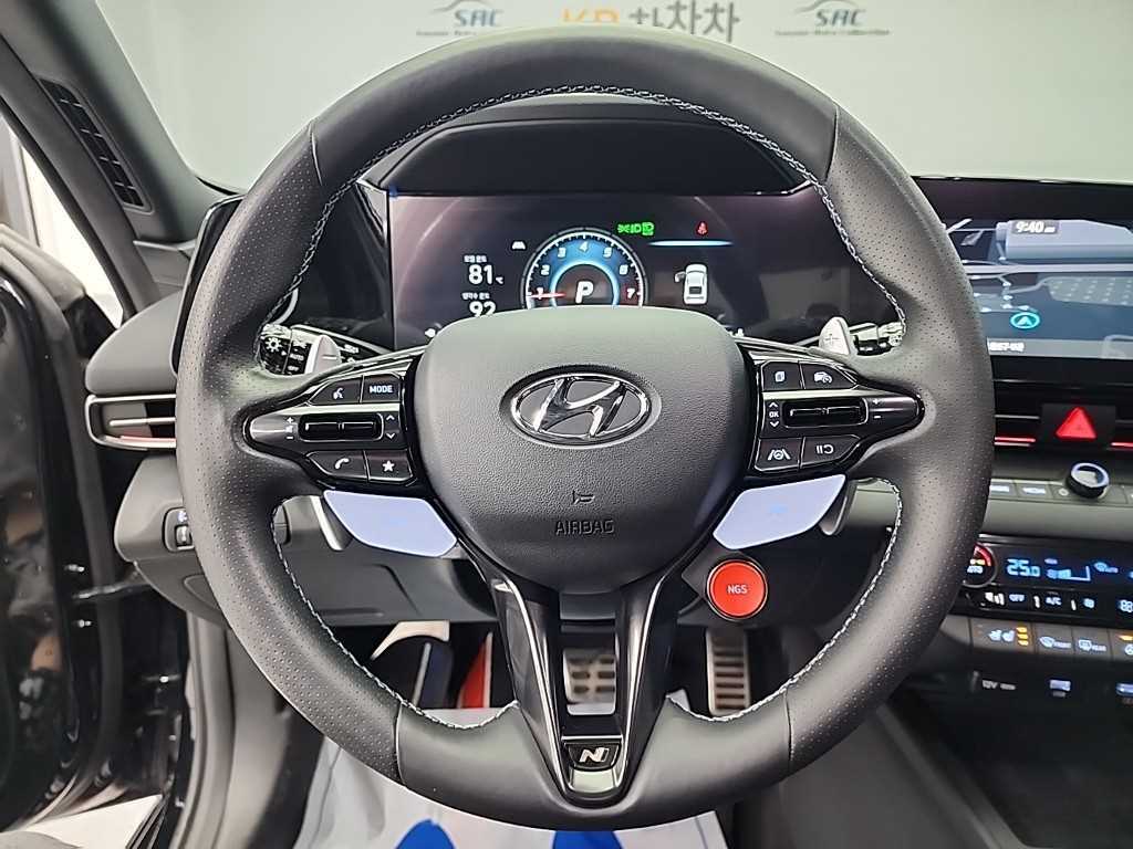 HYUNDAI Avante - Vista 9