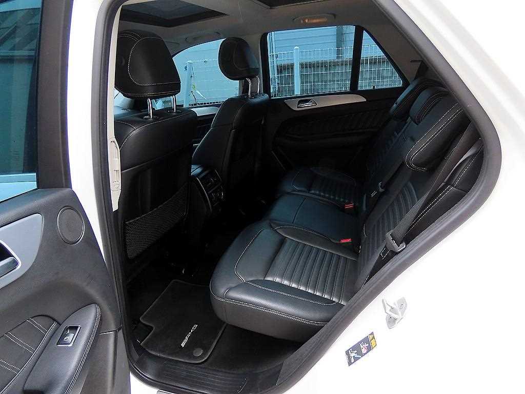 Mercedes Benz GLE Class - Vista 6