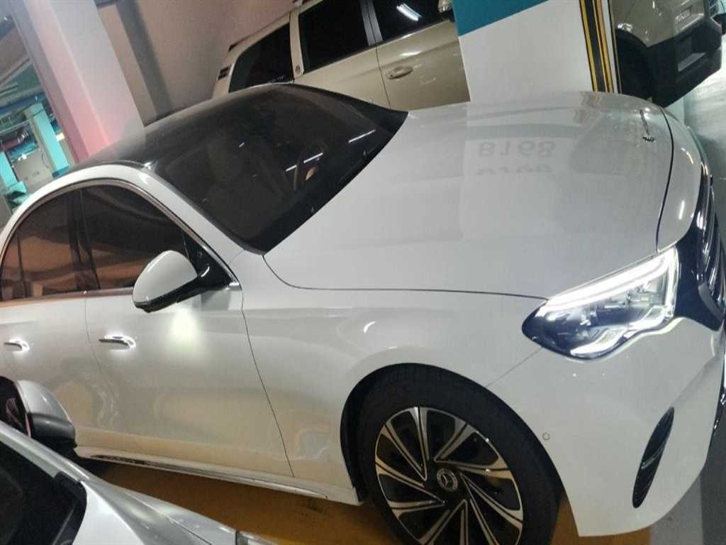 Mercedes Benz E class - Vista 2