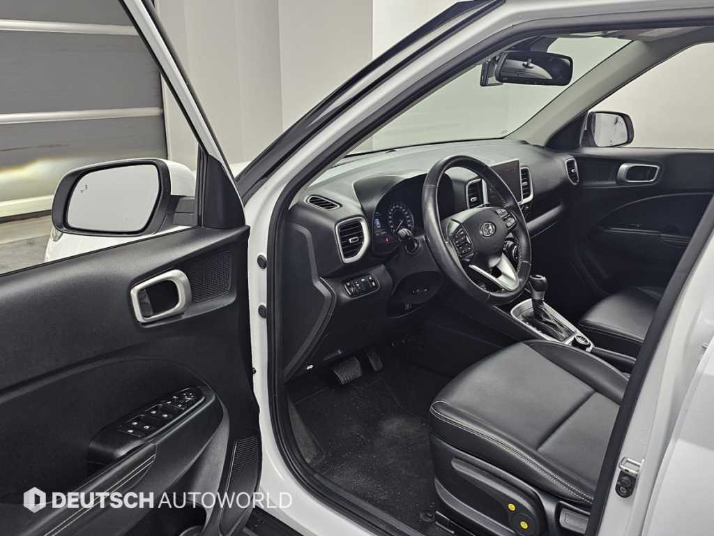HYUNDAI Venue - Vista 11
