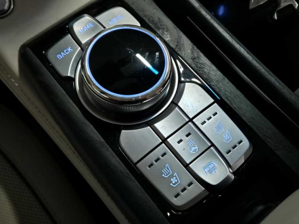 Genesis G90 - Vista 11