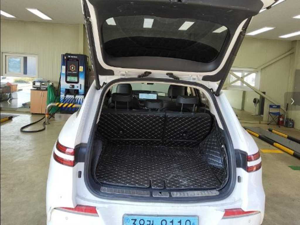 Genesis GV70 - Vista 8