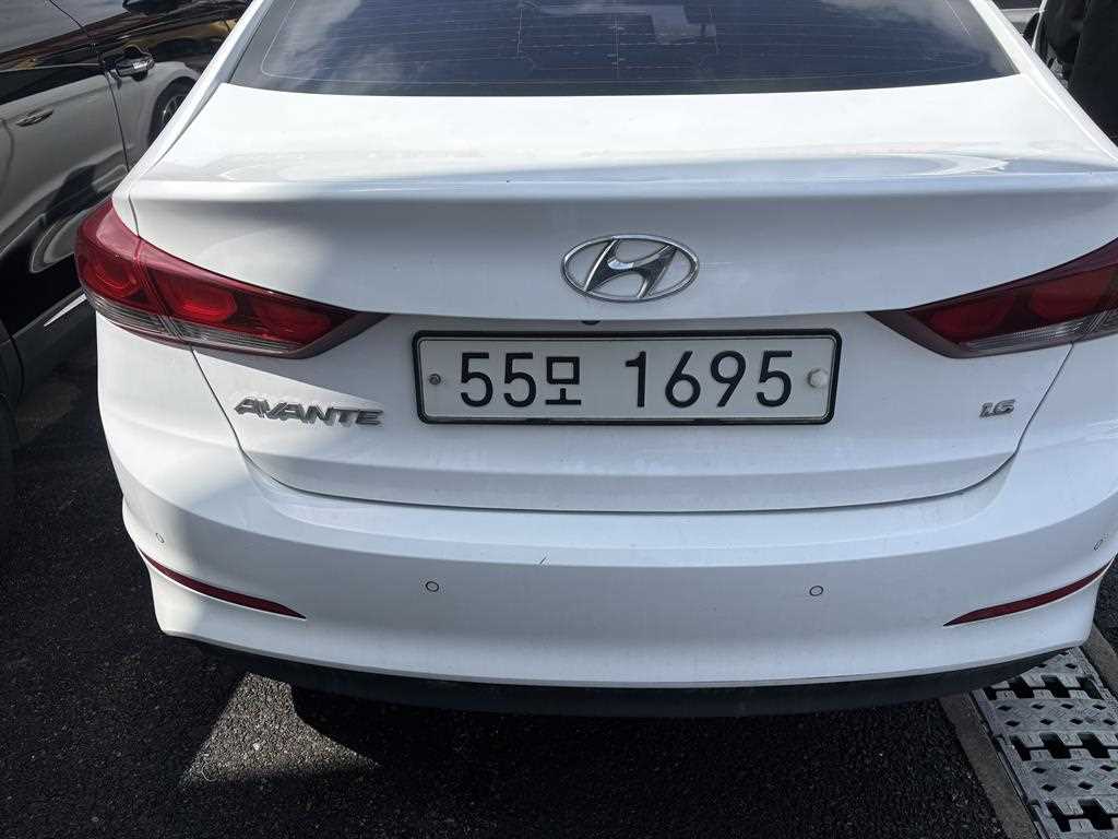 HYUNDAI Avante 2018 Blanco - Importación desde Corea - HF Imports Iquique - Foto 1