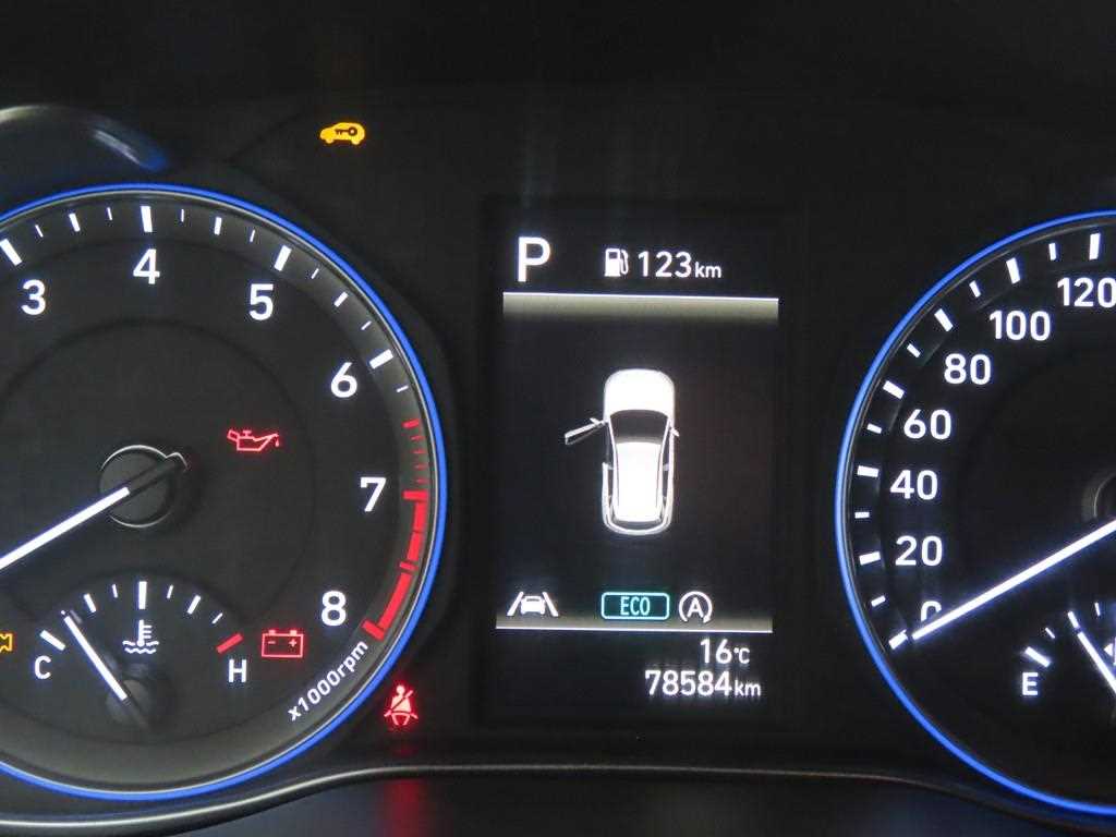 HYUNDAI Kona - Vista 8