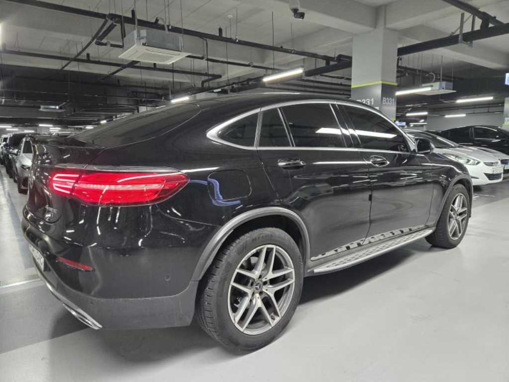 Mercedes Benz GLC Class - Vista 4