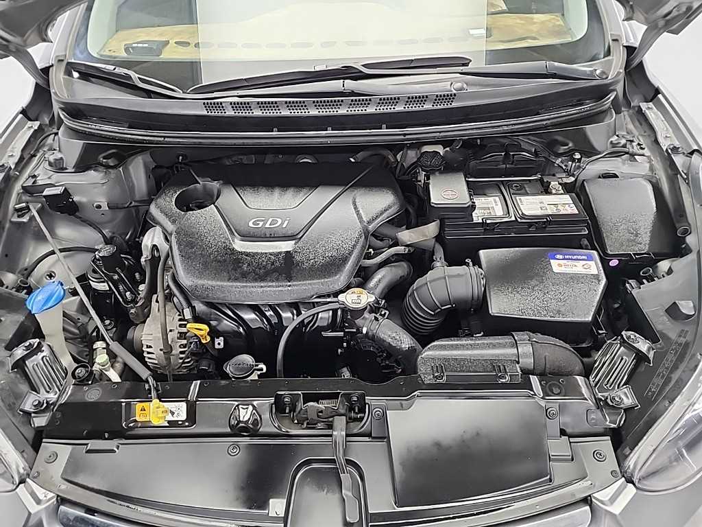 HYUNDAI Avante - Vista 5