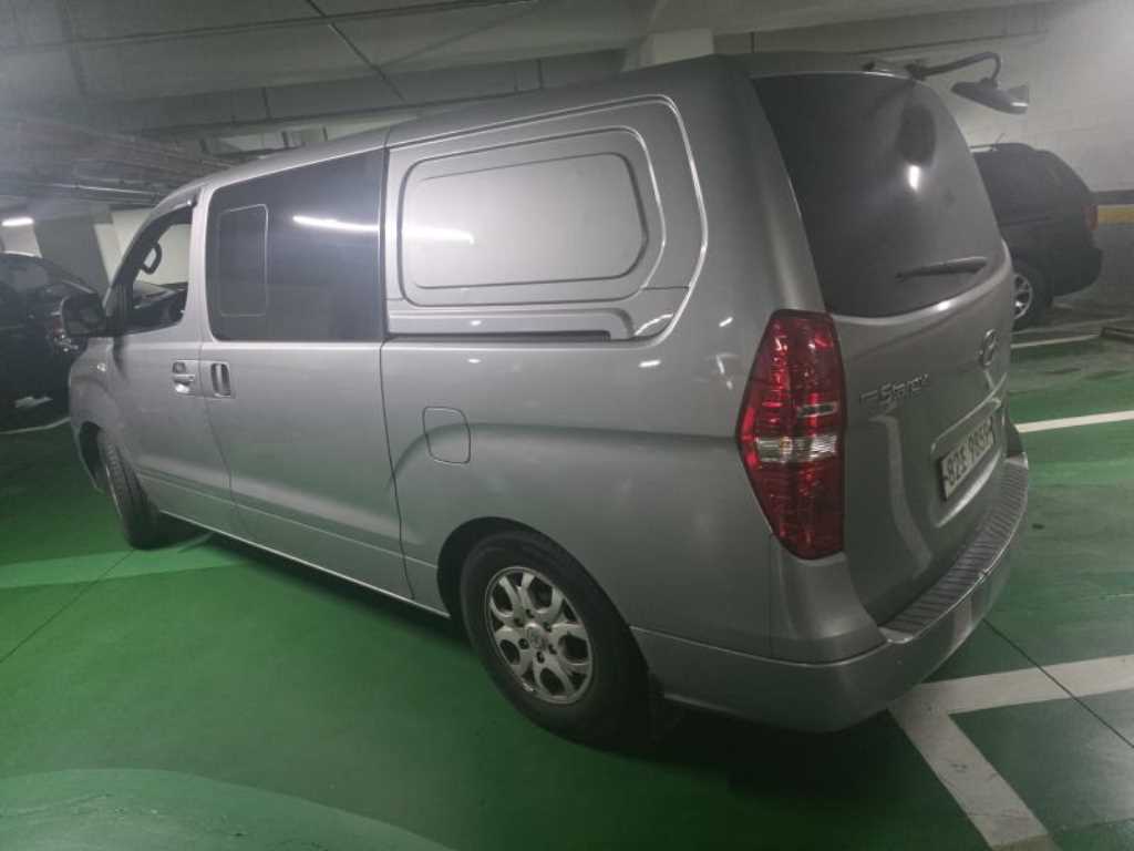 HYUNDAI Starex - Vista 2