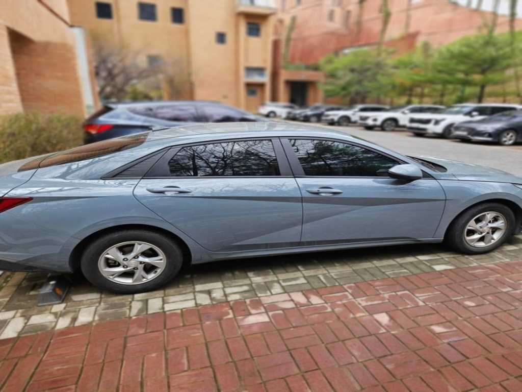 HYUNDAI Avante - Vista 3