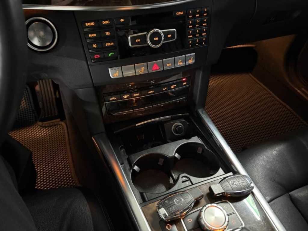 Mercedes Benz E class - Vista 8