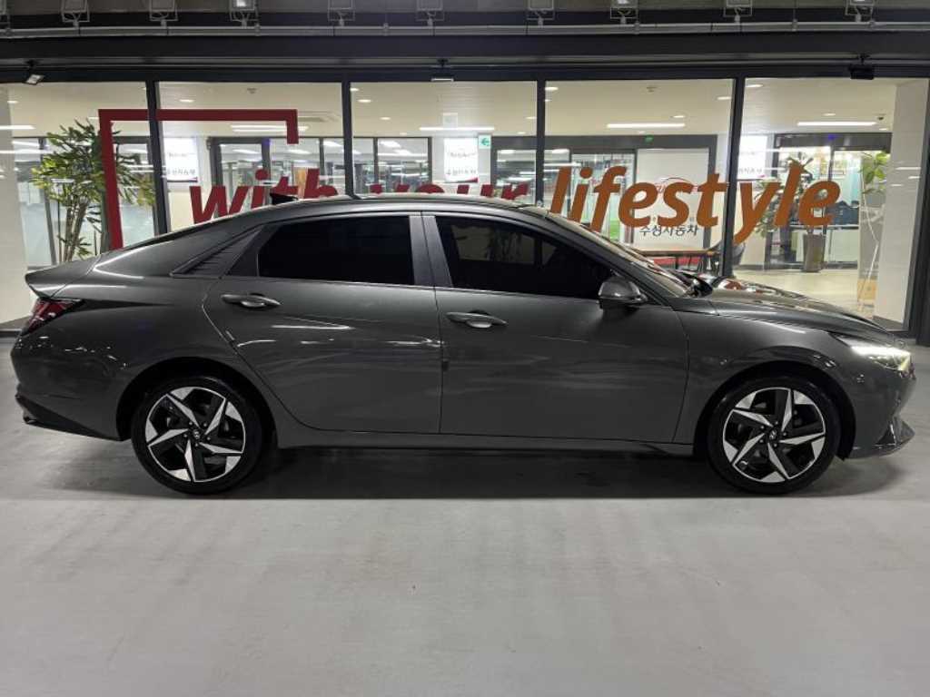 HYUNDAI Avante - Vista 3