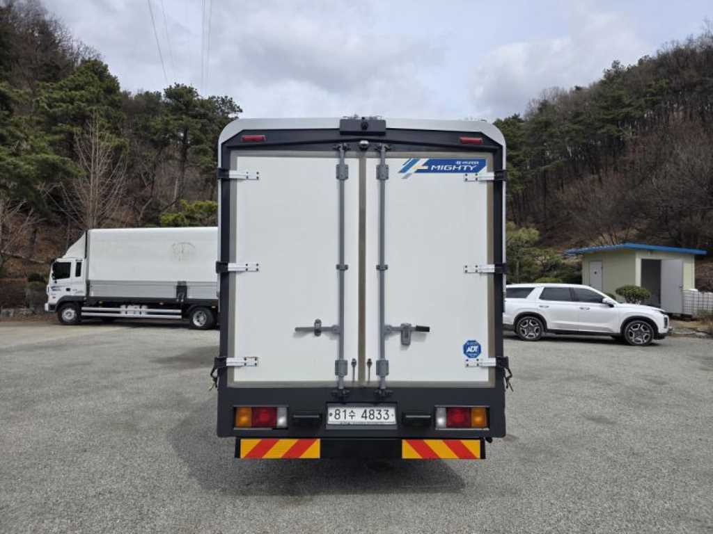 medium and large cargo truck - Vista 4