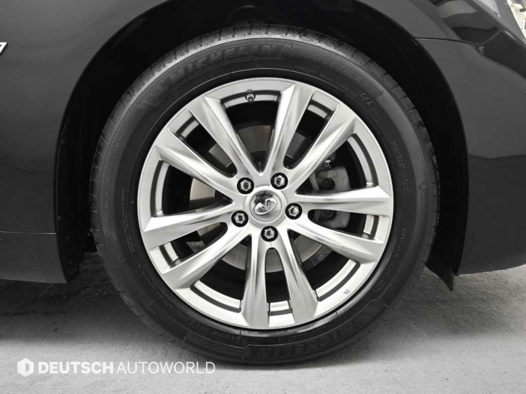 Infiniti Q - Vista 5