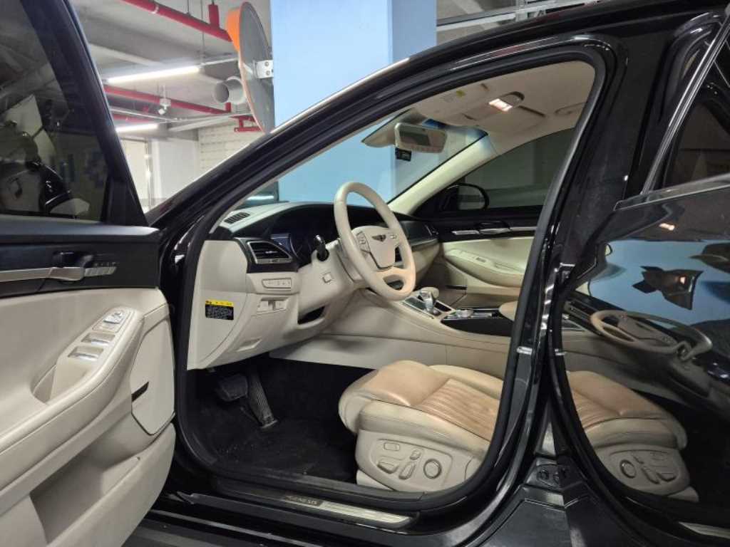 Genesis G90 - Vista 8