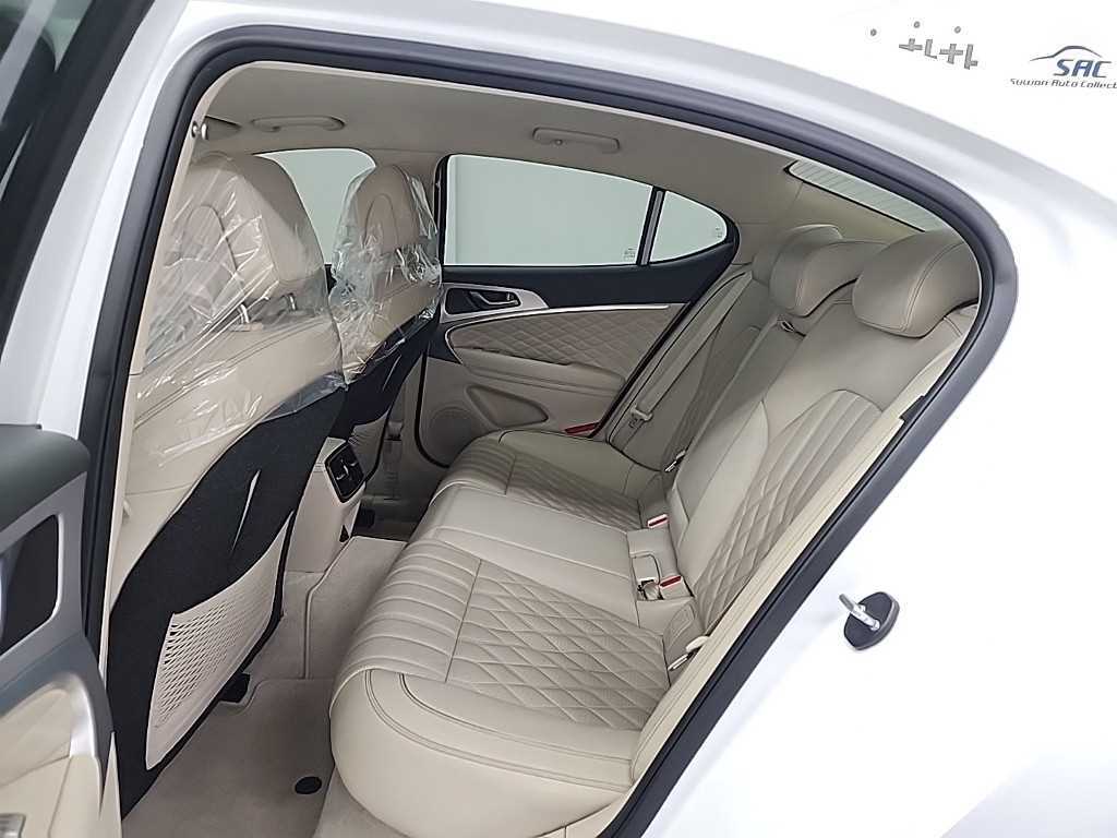 Genesis G70 - Vista 12