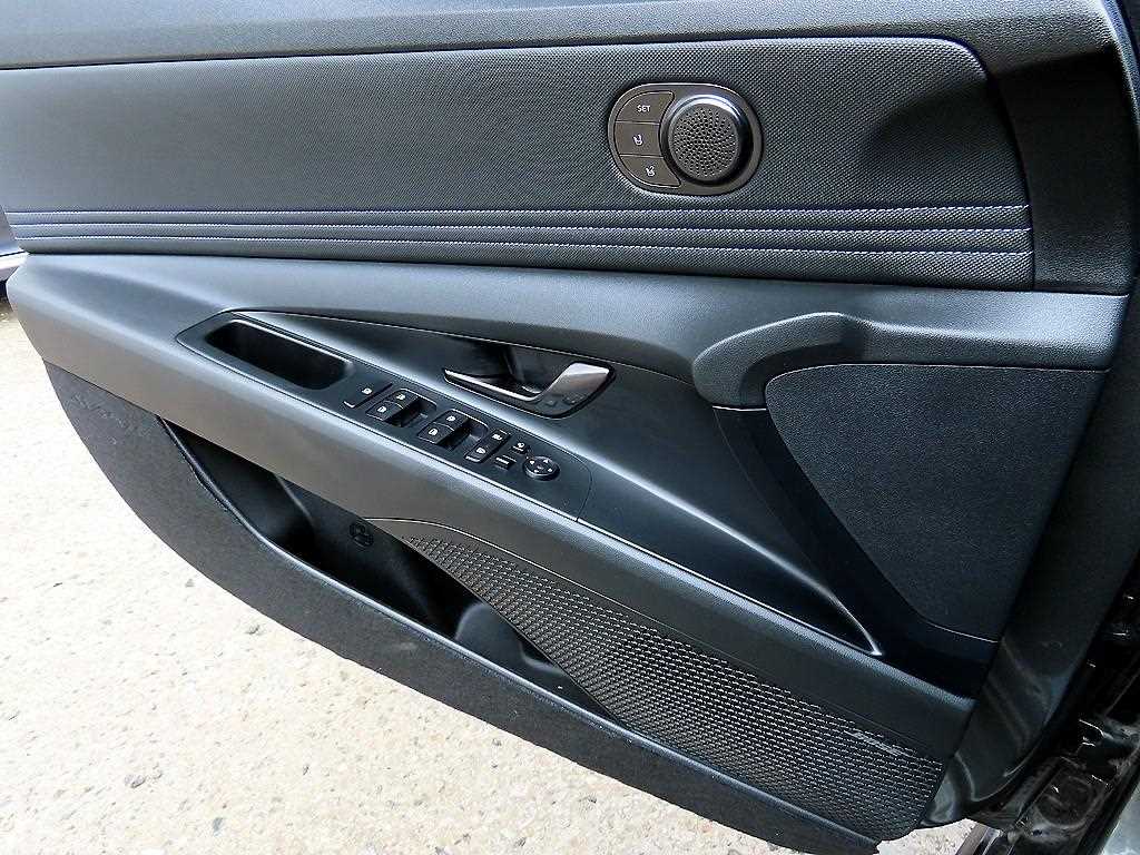 HYUNDAI Avante - Vista 11