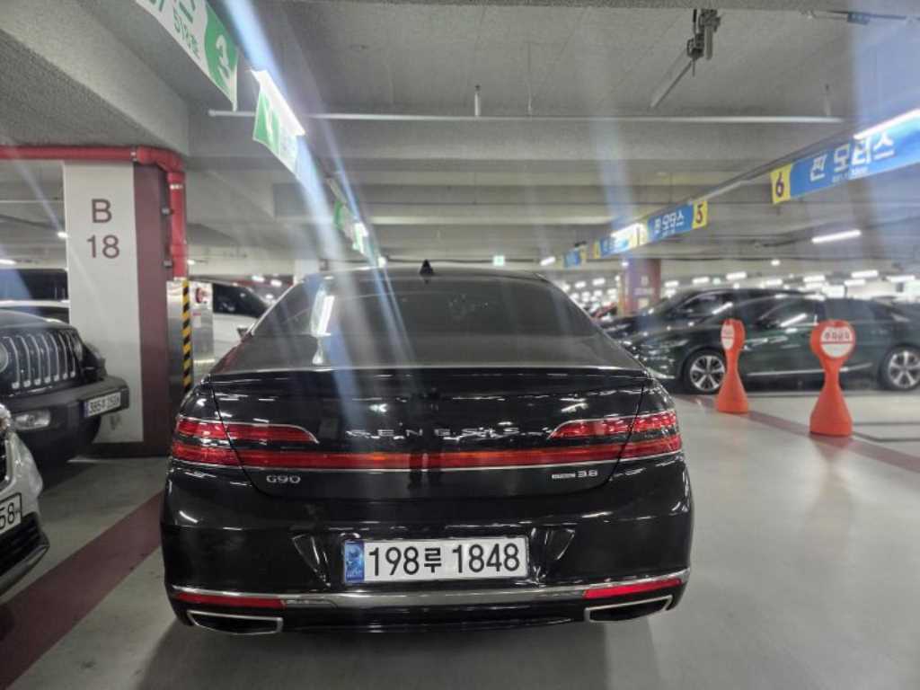 Genesis G90 - Vista 4