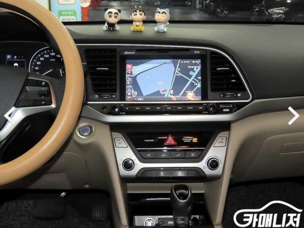 HYUNDAI Avante - Vista 11