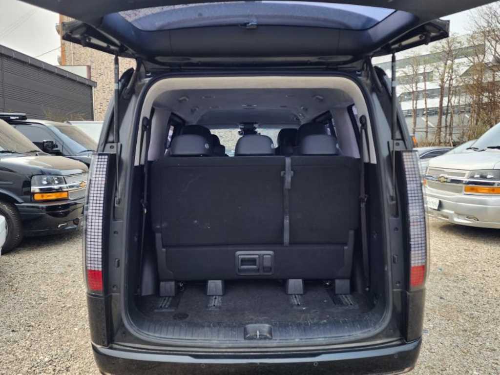 HYUNDAI Staria - Vista 9