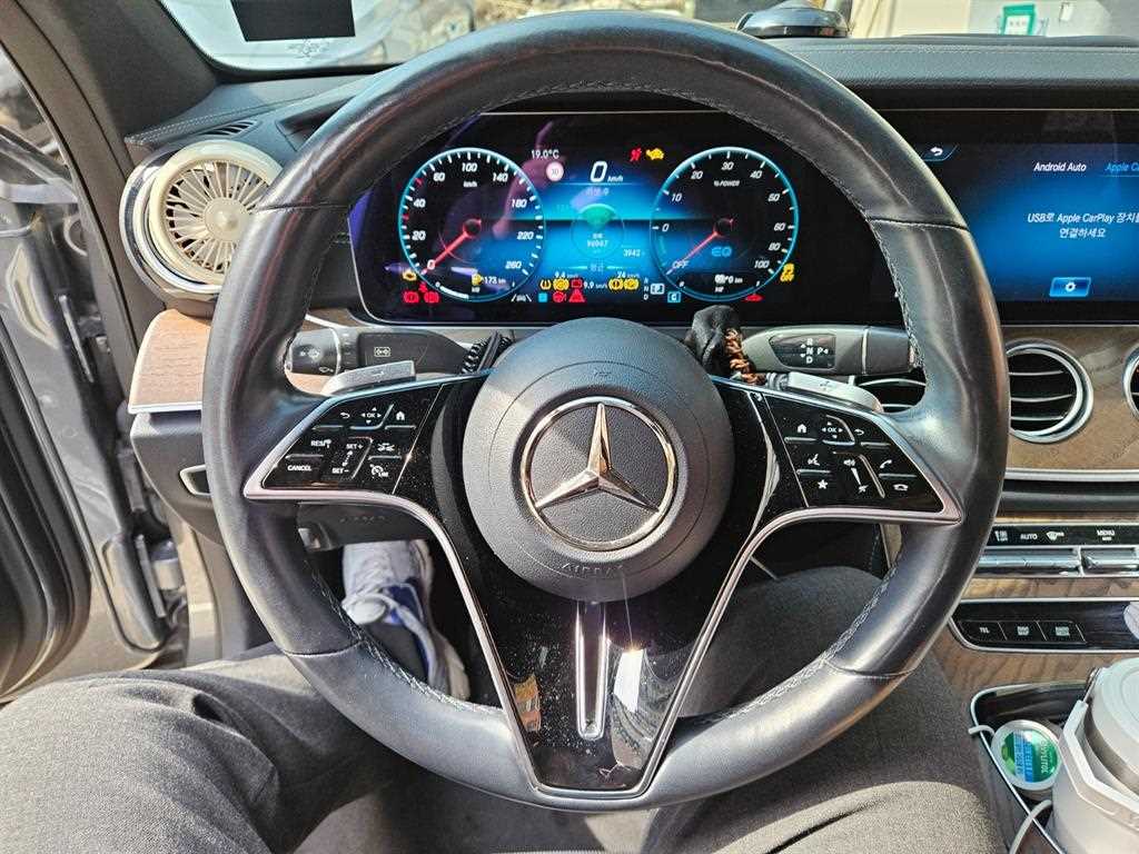 Mercedes Benz E class - Vista 12