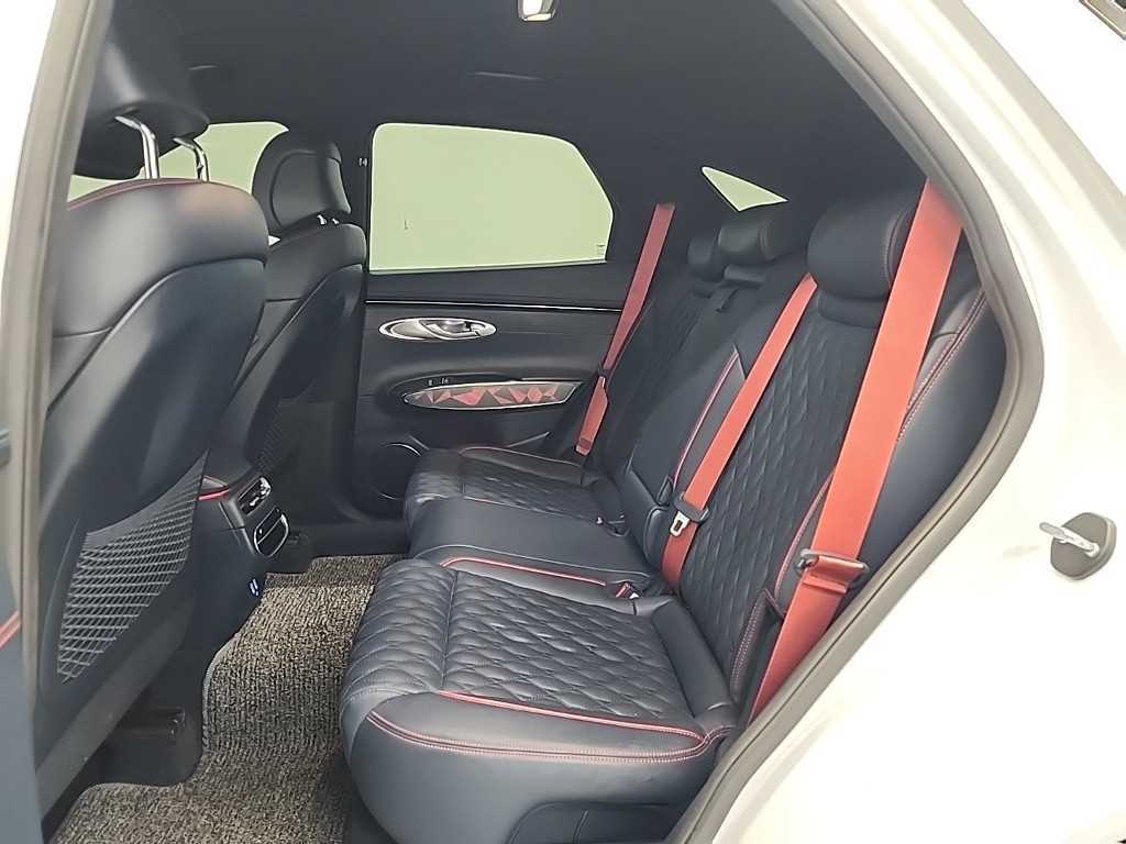 Genesis GV70 - Vista 12