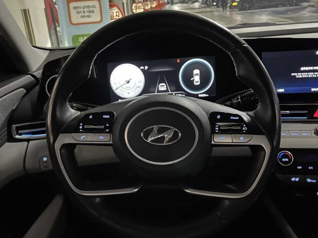 HYUNDAI Avante - Vista 10