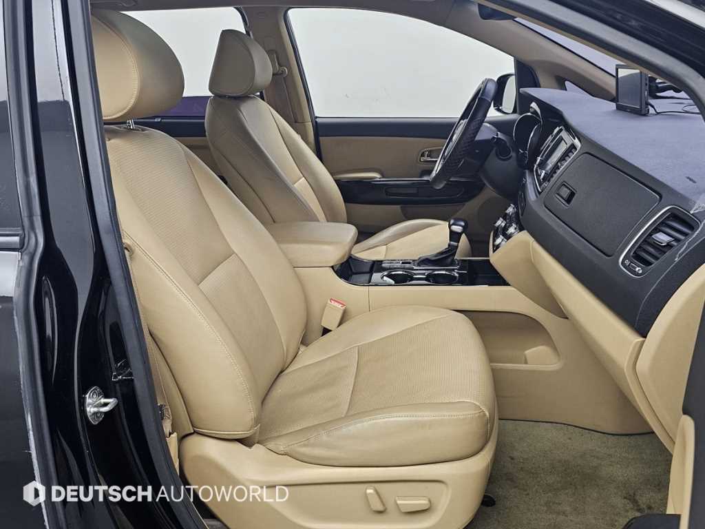 KIA Carnival - Vista 10