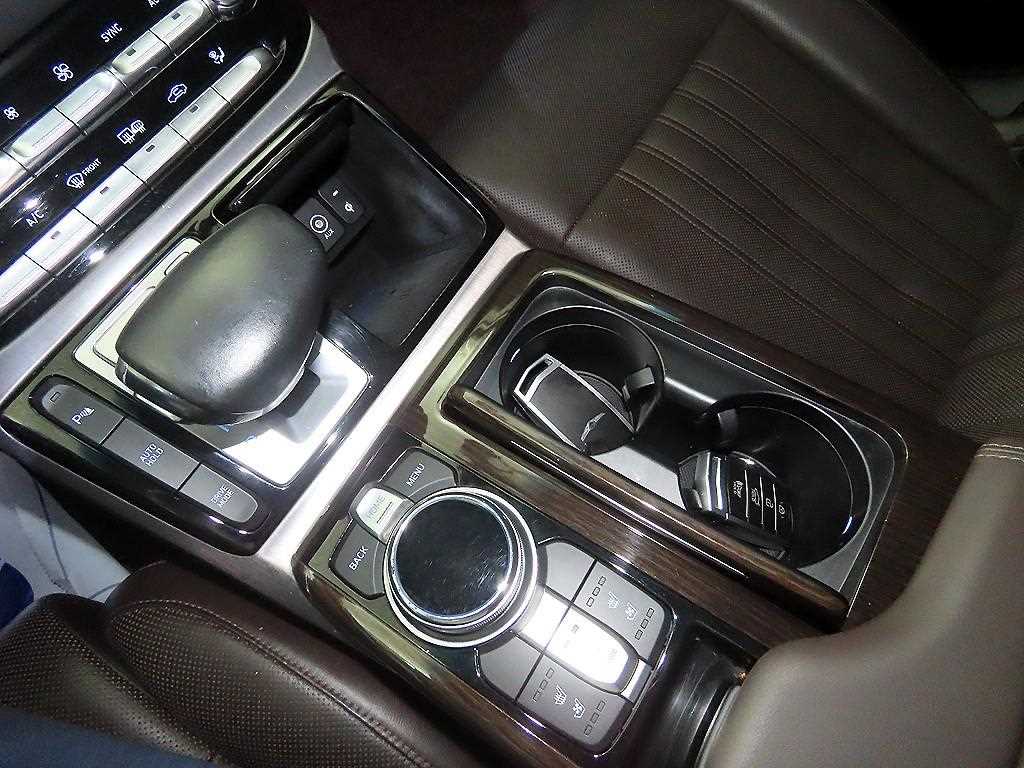 Genesis EQ900 - Vista 12