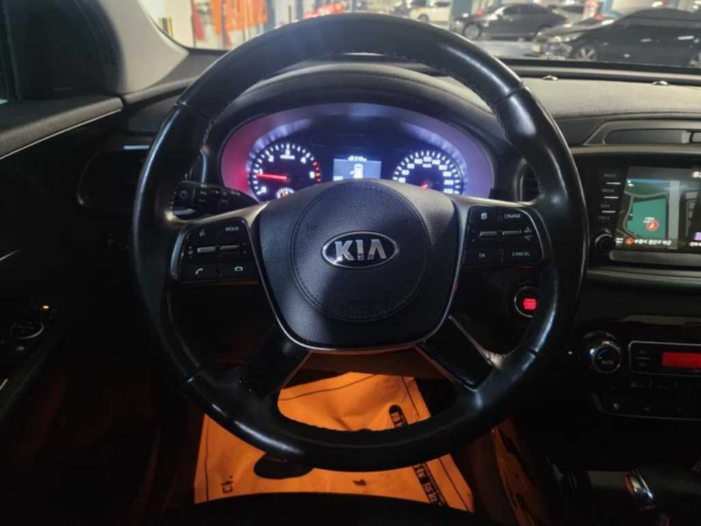 KIA Sorento - Vista 8