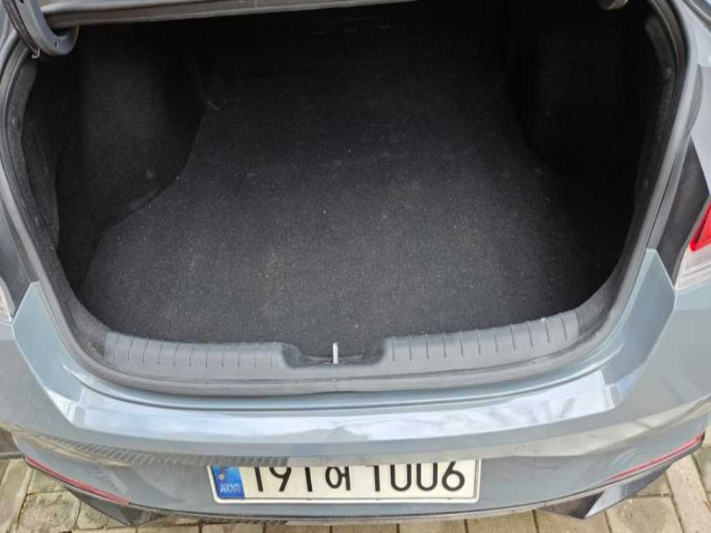 HYUNDAI Avante - Vista 5