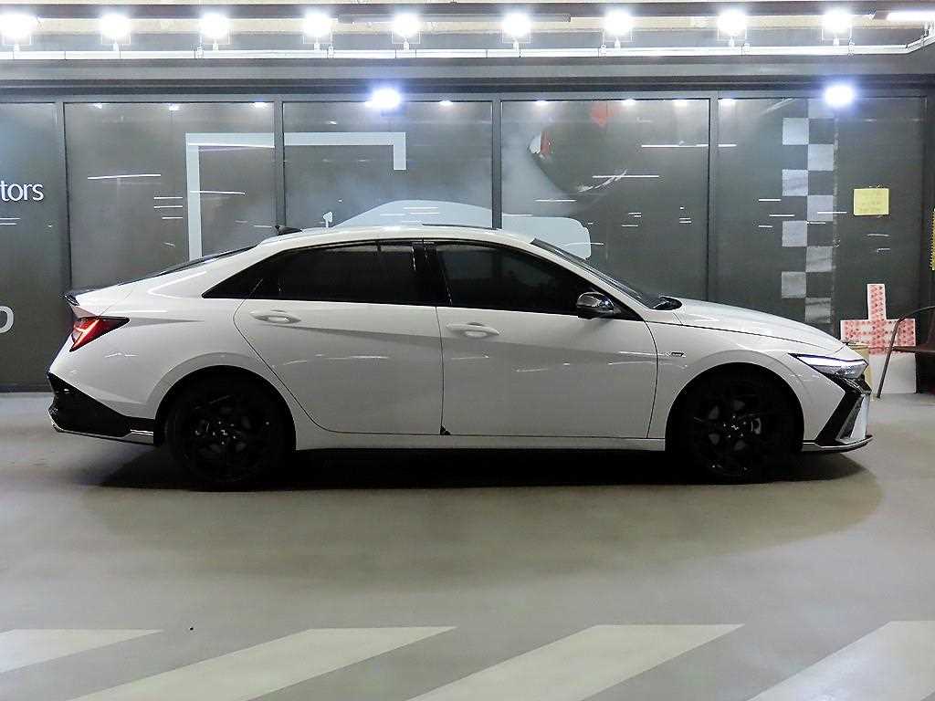 HYUNDAI Avante - Vista 3