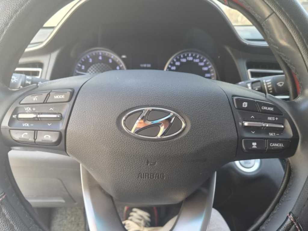 HYUNDAI Avante - Vista 9