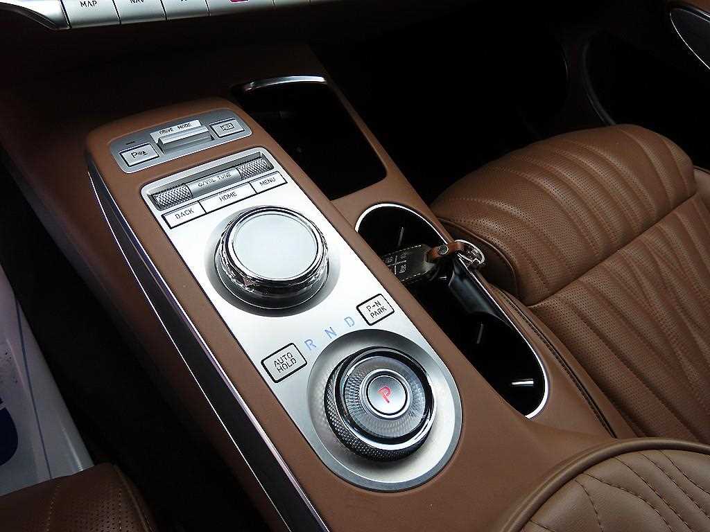 Genesis GV70 - Vista 11