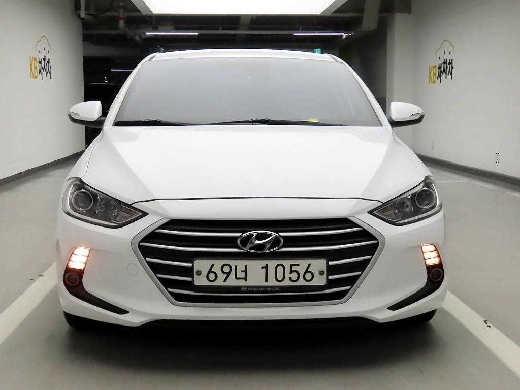 HYUNDAI Avante - Vista 2